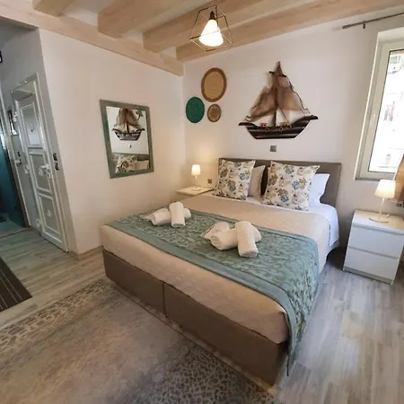 Helens * Corfu (city)